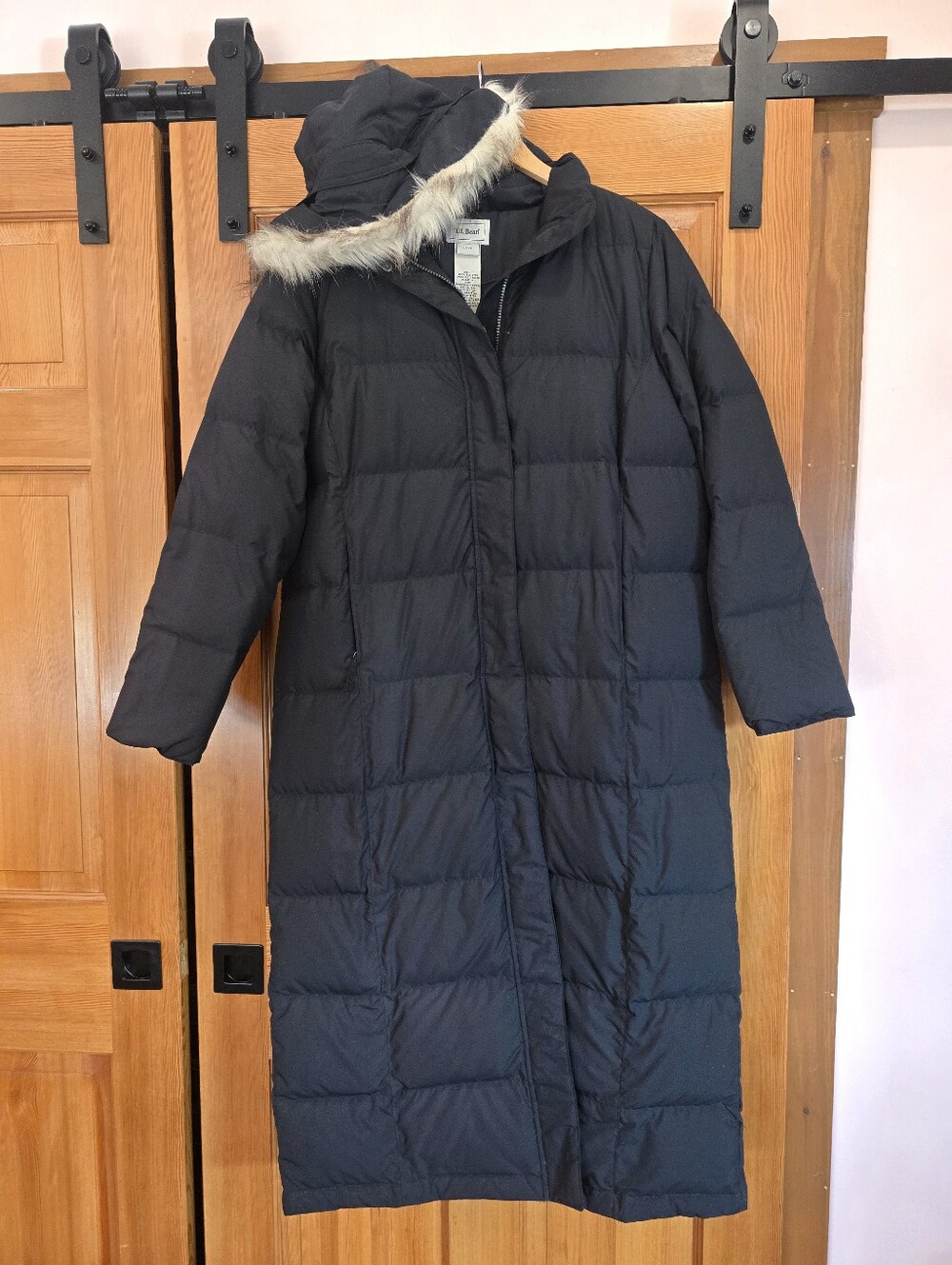L.L. Bean Womens Ultrawarm Puffer Black Petit Large